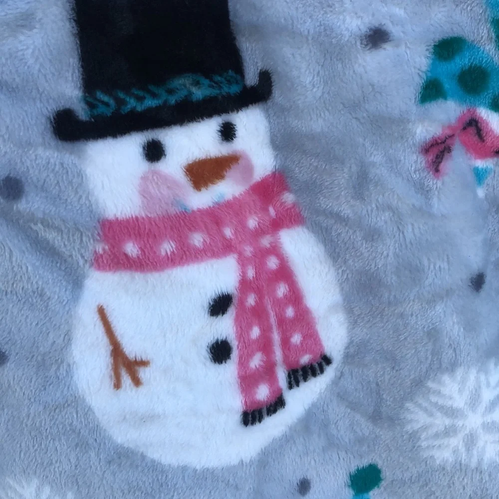 Luv Betsey by Betsey Johnson Snowman Throw Blanket
